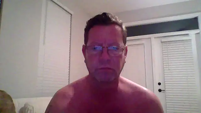 Snapshot of Goldenbear3111 chatting on 04/16/26, 03:40 Goldenbear3111 online show from 04/16/26, 03:40
