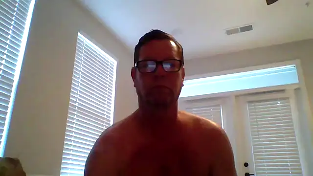 Snapshot of Goldenbear3111 chatting on 04/16/26, 10:12 Goldenbear3111 online show from 04/16/26, 10:12