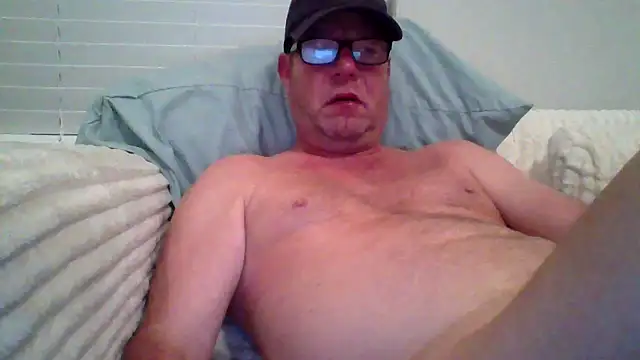Snapshot of Goldenbear3111 chatting on 05/16/26, 02:19 Goldenbear3111 online show from 05/16/26, 02:19