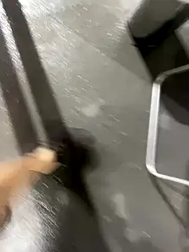 Snapshot of Maurob18 chatting on 10/16/25, 01:17 Maurob18 online show from 10/16/25, 01:17