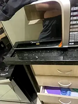 Snapshot of Maurob18 chatting on 10/21/25, 11:05 Maurob18 online show from 10/21/25, 11:05