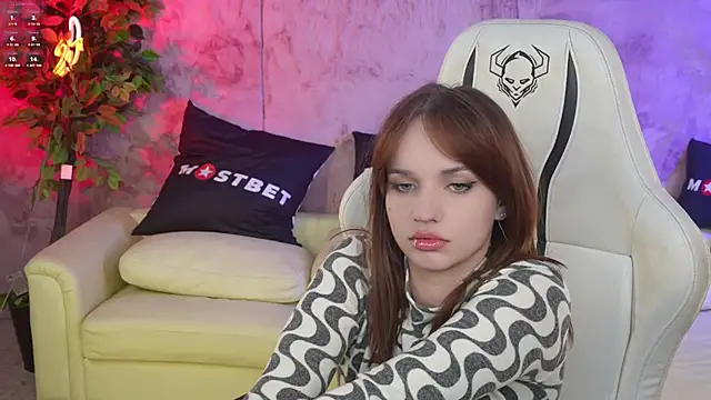 Snapshot of Brendi054 chatting on 12/13/24, 07:43 Brendi054 online show from 12/13/24, 07:43