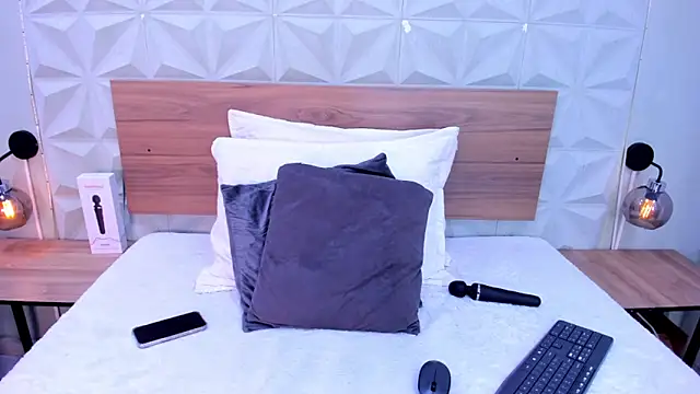 Stacey white  online show from 11/29/25, 06:44