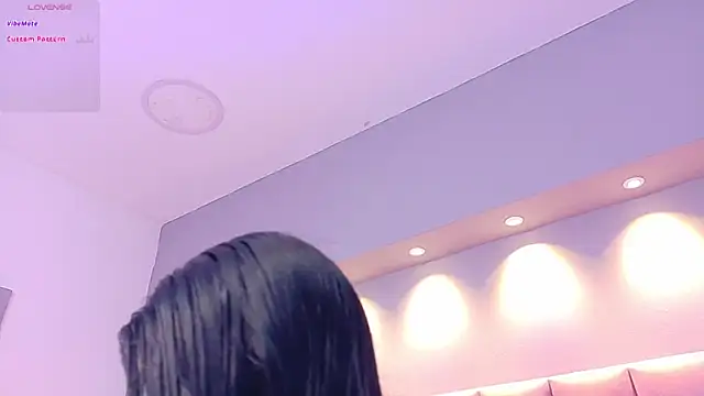 Snapshot of KeilyRoss chatting on 10/28/25, 08:11 KeilyRoss online show from 10/28/25, 08:11