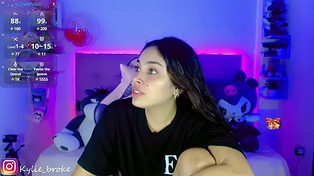 Snapshot of Kylie_brokee chatting on 12/21/24, 09:04 Kylie brokee online show from 12/21/24, 09:04