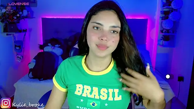 Snapshot of Kylie_brokee chatting on 12/27/24, 12:07 Kylie brokee online show from 12/27/24, 12:07