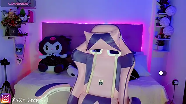 Snapshot of Kylie_brokee chatting on 12/27/24, 09:11 Kylie brokee online show from 12/27/24, 09:11