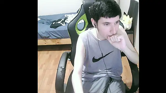 Snapshot of Twink_martinboy chatting on 01/06/25, 06:14 Twink martinboy online show from 01/06/25, 06:14