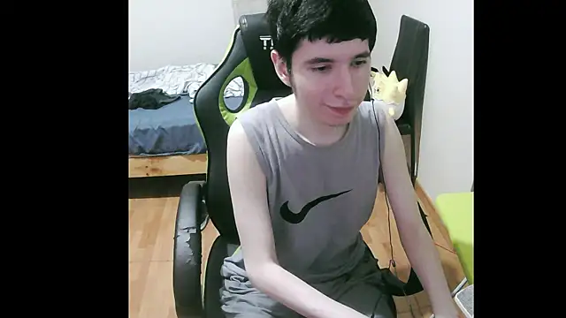 Snapshot of Twink_martinboy chatting on 01/08/25, 01:11 Twink martinboy online show from 01/08/25, 01:11