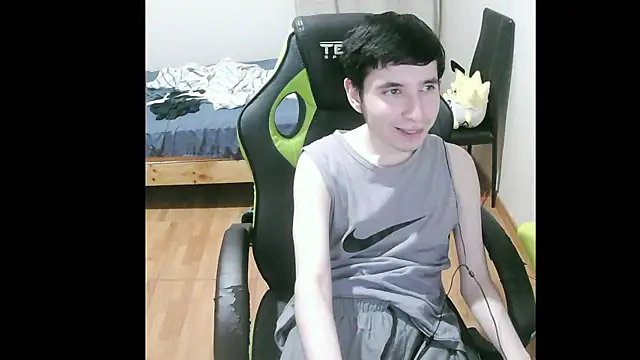 Snapshot of Twink_martinboy chatting on 01/11/25, 01:37 Twink martinboy online show from 01/11/25, 01:37