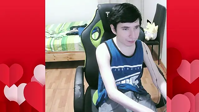 Snapshot of Twink_martinboy chatting on 03/07/25, 01:20 Twink martinboy online show from 03/07/25, 01:20