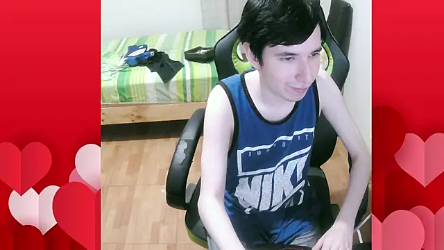 Snapshot of Twink_martinboy chatting on 03/09/25, 01:04 Twink martinboy online show from 03/09/25, 01:04