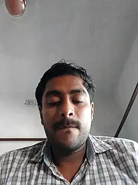 Snapshot of lm12334 chatting on 10/23/25, 08:13 lm12334 online show from 10/23/25, 08:13