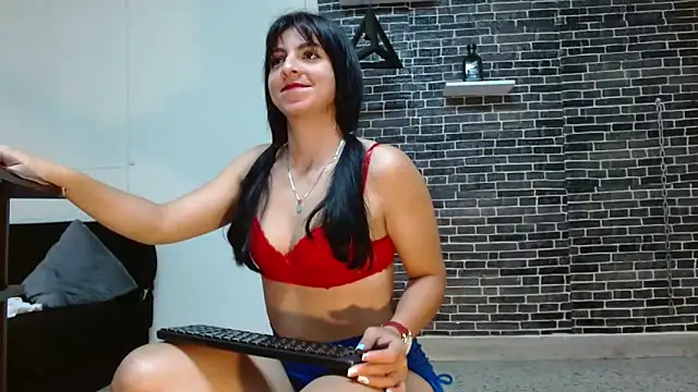 PaulinaRubio  online show from 12/27/24, 03:59