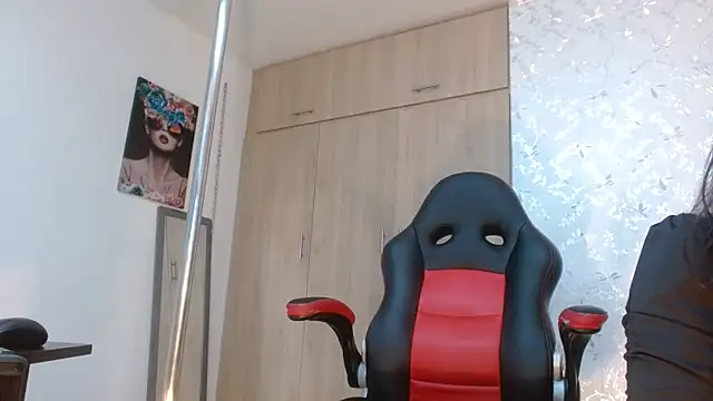 PaulinaRubio  online show from 02/21/25, 10:26