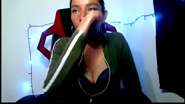 Snapshot of catalina_colombia chatting on 02/13/25, 06:27 catalina colombia online show from 02/13/25, 06:27