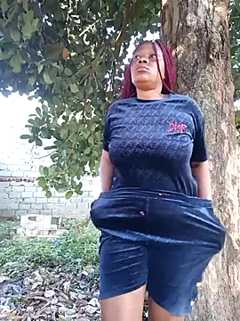 Snapshot of Broan_me chatting on 10/13/25, 05:29 Broan me online show from 10/13/25, 05:29