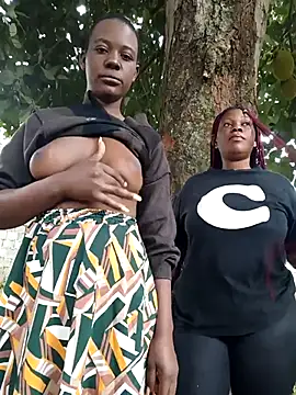 Snapshot of Broan_me chatting on 10/18/25, 05:43 Broan me online show from 10/18/25, 05:43