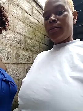 Snapshot of Broan_me chatting on 10/30/25, 07:21 Broan me online show from 10/30/25, 07:21