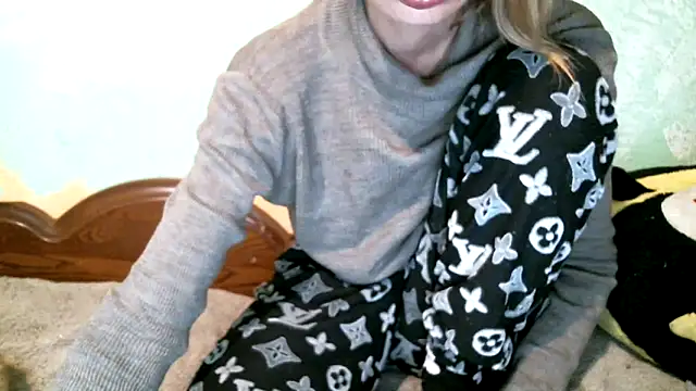 Snapshot of DennisXCaroll chatting on 10/18/25, 06:52 DennisXCaroll online show from 10/18/25, 06:52