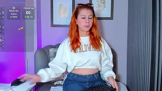 Snapshot of Nahiajhonson_ chatting on 10/15/25, 01:00 Nahiajhonson online show from 10/15/25, 01:00