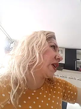 Snapshot of coral_smitth chatting on 09/22/25, 06:32 coral smitth online show from 09/22/25, 06:32