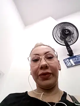 Snapshot of coral_smitth chatting on 10/02/25, 06:26 coral smitth online show from 10/02/25, 06:26