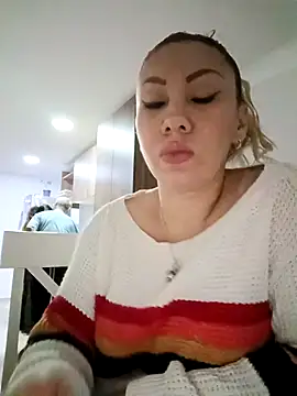 Snapshot of coral_smitth chatting on 10/08/25, 07:00 coral smitth online show from 10/08/25, 07:00