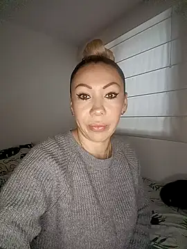 Snapshot of coral_smitth chatting on 10/12/25, 06:40 coral smitth online show from 10/12/25, 06:40