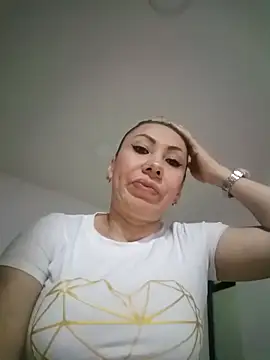 Snapshot of coral_smitth chatting on 10/22/25, 06:40 coral smitth online show from 10/22/25, 06:40