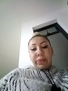 Snapshot of coral_smitth chatting on 10/29/25, 10:44 coral smitth online show from 10/29/25, 10:44