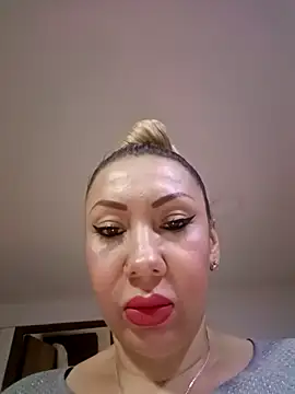 Snapshot of coral_smitth chatting on 11/16/25, 06:35 coral smitth online show from 11/16/25, 06:35