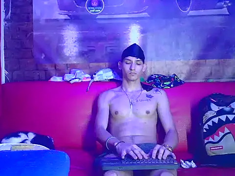 Snapshot of MasterSEX420 chatting on 12/19/24, 04:23 MasterSEX420 online show from 12/19/24, 04:23