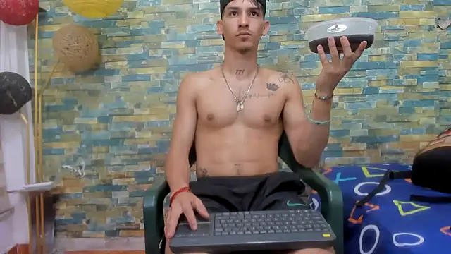 Snapshot of MasterSEX420 chatting on 01/18/25, 01:08 MasterSEX420 online show from 01/18/25, 01:08