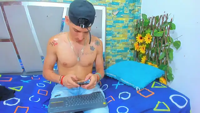 Snapshot of MasterSEX420 chatting on 01/21/25, 04:16 MasterSEX420 online show from 01/21/25, 04:16