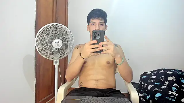 Snapshot of MasterSEX420 chatting on 09/20/25, 11:17 MasterSEX420 online show from 09/20/25, 11:17