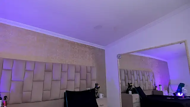 EmmaTorres  online show from 02/04/25, 11:38