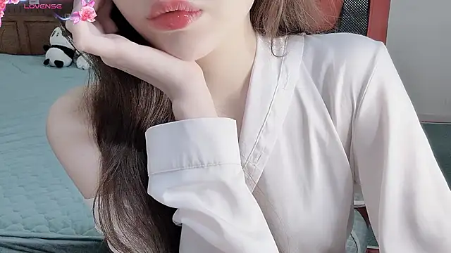 Snapshot of TrinhH_Nabbi chatting on 03/17/26, 01:03 TrinhH Nabbi online show from 03/17/26, 01:03