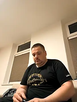 Snapshot of Ronny2510 chatting on 04/21/26, 07:39 Ronny2510 online show from 04/21/26, 07:39
