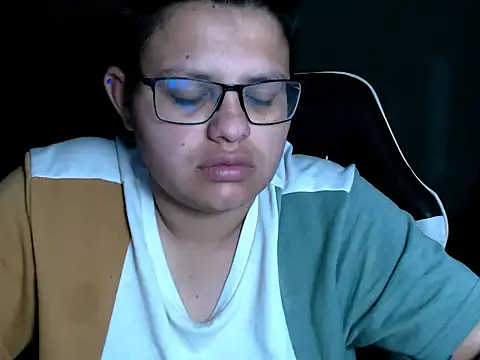 Snapshot of tatsumi_nao chatting on 10/22/25, 04:02 tatsumi nao online show from 10/22/25, 04:02