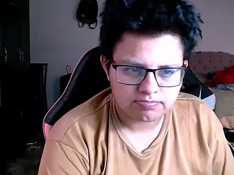 Snapshot of tatsumi_nao chatting on 12/15/25, 08:46 tatsumi nao online show from 12/15/25, 08:46