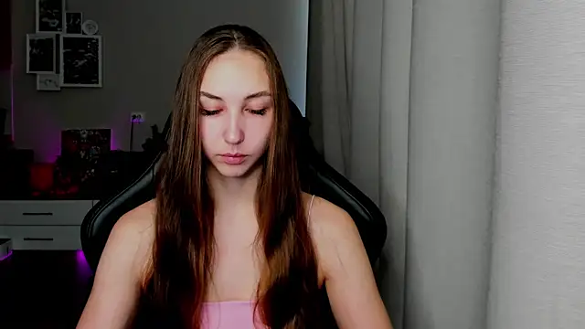 Snapshot of Sm0ly chatting on 06/21/26, 03:31 Sm0ly online show from 06/21/26, 03:31
