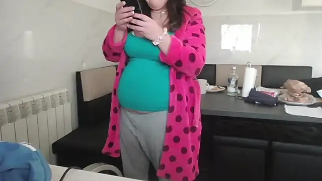 Snapshot of milfmomxx chatting on 01/14/25, 01:28 milfmomxx online show from 01/14/25, 01:28