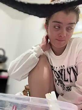 Snapshot of Cloew_Marz chatting on 11/19/25, 08:09 Cloew Marz online show from 11/19/25, 08:09