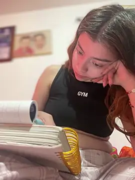 Snapshot of Cloew_Marz chatting on 11/30/25, 04:55 Cloew Marz online show from 11/30/25, 04:55