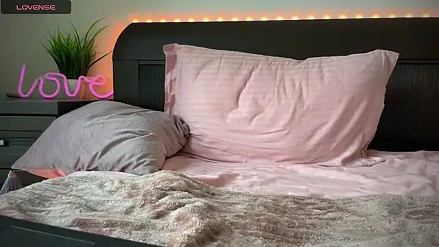 Snapshot of dymonted chatting on 12/27/24, 11:28 dymonted online show from 12/27/24, 11:28