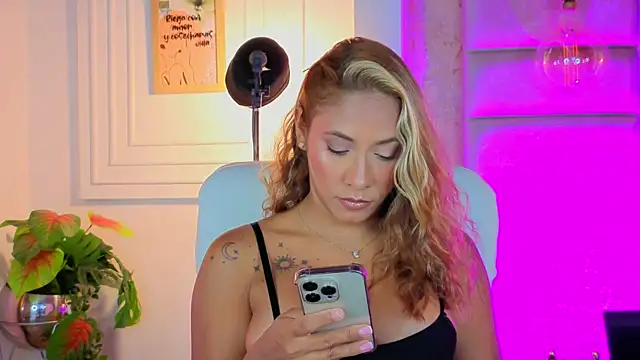AlessiaLondon online show from 07/04/26, 09:15