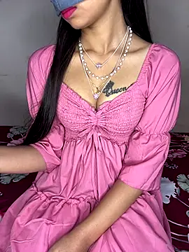 Snapshot of Suhu_love chatting on 11/15/25, 11:32 Suhu love online show from 11/15/25, 11:32