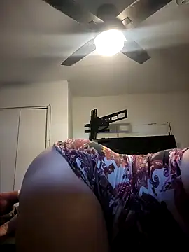 Snapshot of aliceluvzbill chatting on 12/16/24, 08:26 aliceluvzbill online show from 12/16/24, 08:26