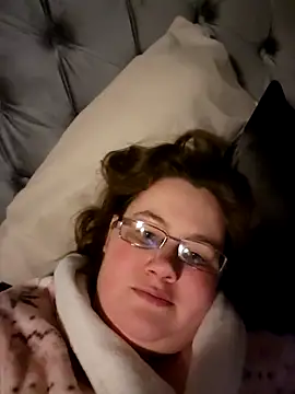 Snapshot of aliceluvzbill chatting on 03/21/25, 01:34 aliceluvzbill online show from 03/21/25, 01:34